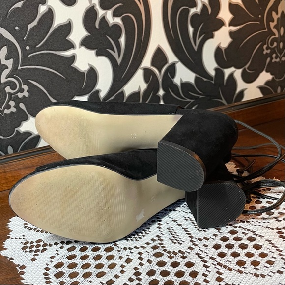 Black Suede Neiman Marcus Ankle Wrap Platform Block Heels Sandals 6 1/2 LUCIOUS! - Picture 6 of 10